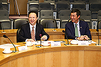 Prof. Tan Tieniu (left) meets with Prof. Joseph Sung, Vice-Chancellor of CUHK